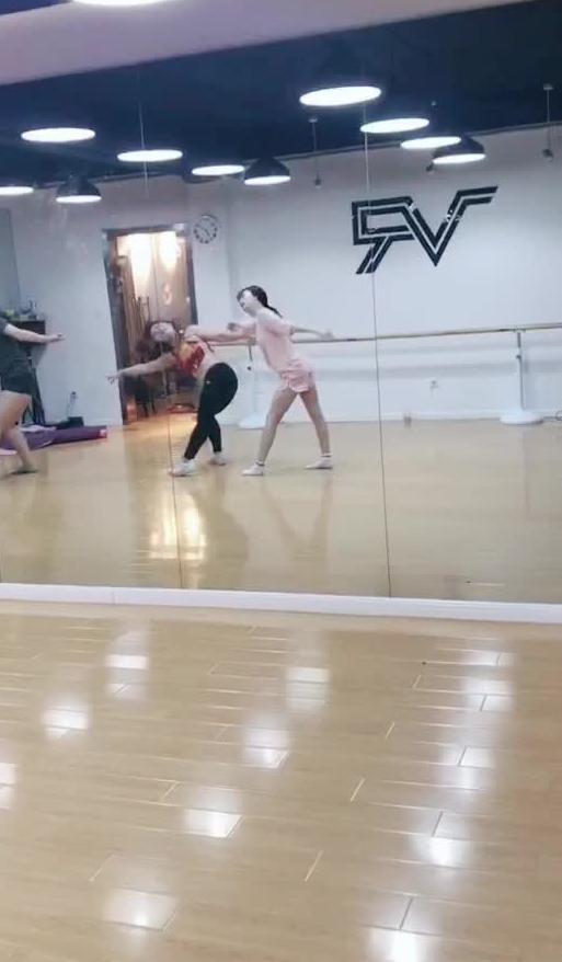 校园跳舞吃瓜视频大全集,盘点那些令人捧腹的吃瓜视频大全