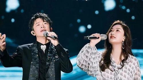 凤凰传奇吃瓜路人视频,揭秘娱乐圈幕后故事